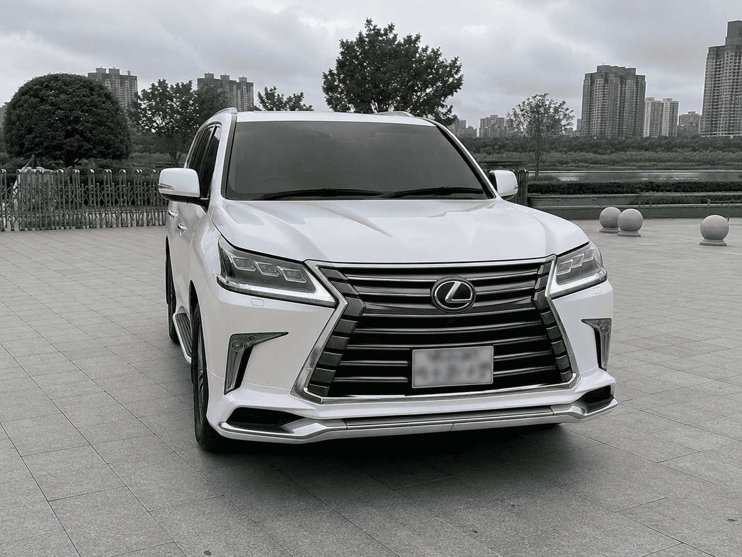 Lexus LX  2017 — shipped to UK