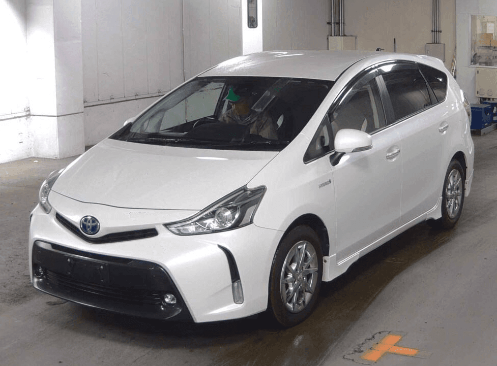 Toyota Prius Alpha 2018 — shipped to UK