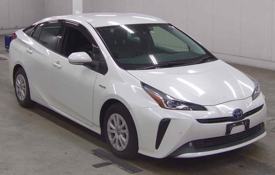 Toyota Prius 2019 — shipped to UK
