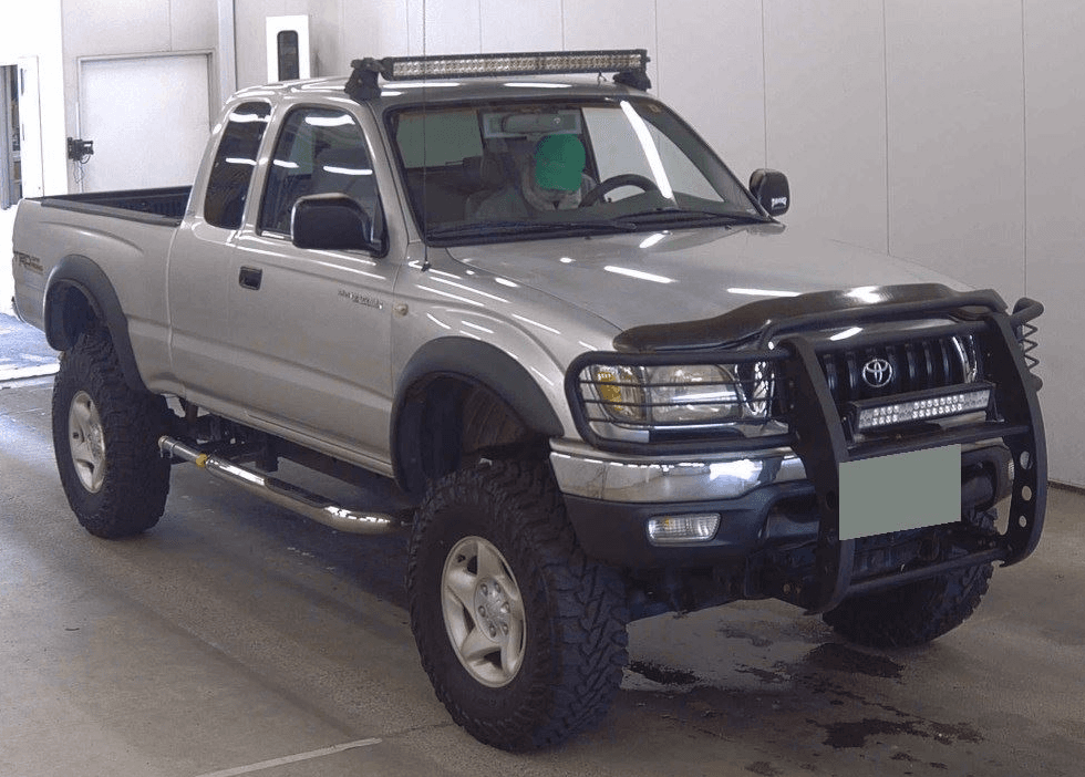 Toyota Tacoma 2006 — shipped to UAE